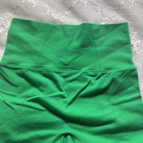 All in Motion Green High-Waisted Biker Shorts Size M - Picture 2 of 3